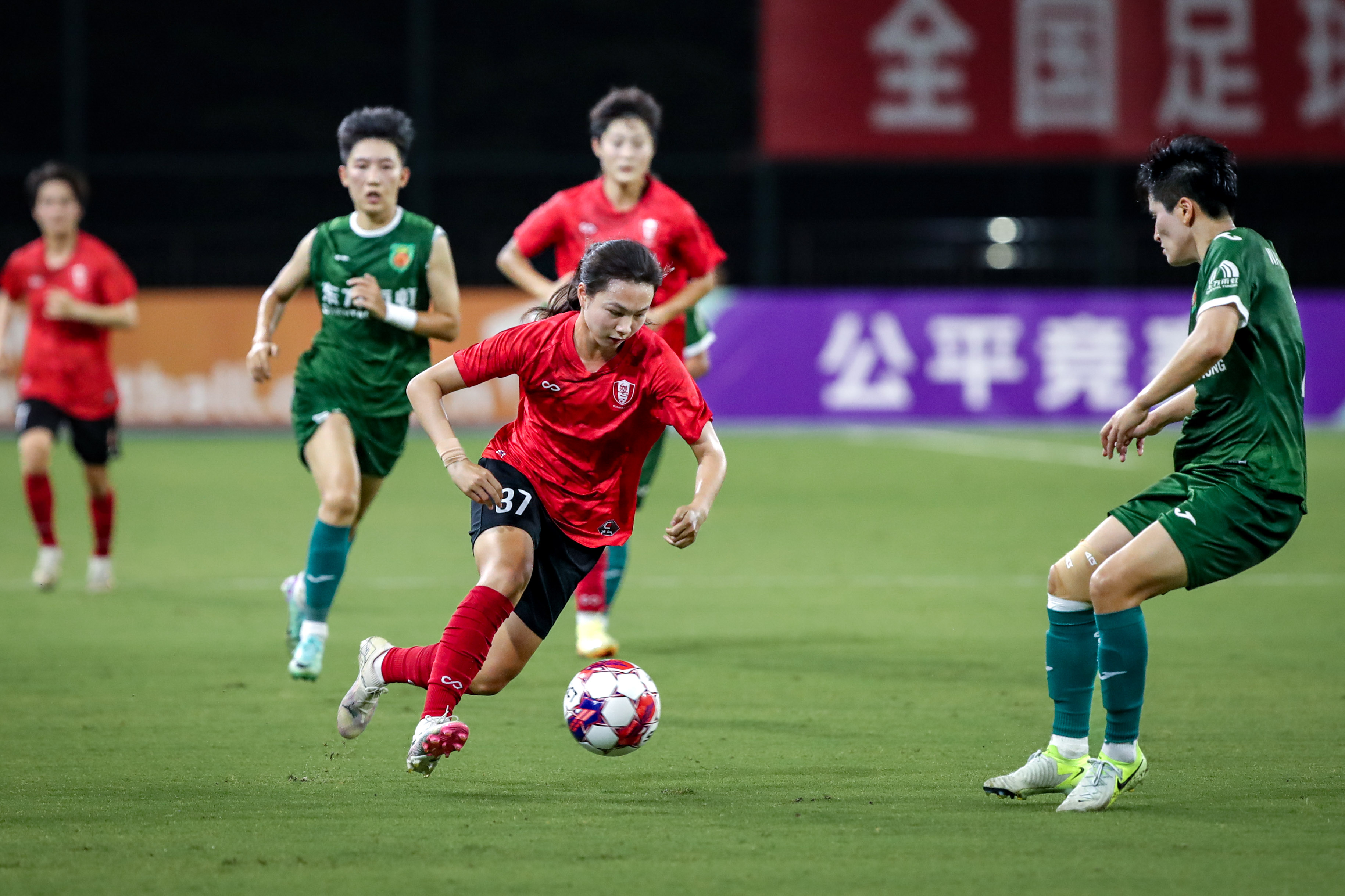 leisu-台湾女足前锋射门技术犀利，频频攻破对方球门