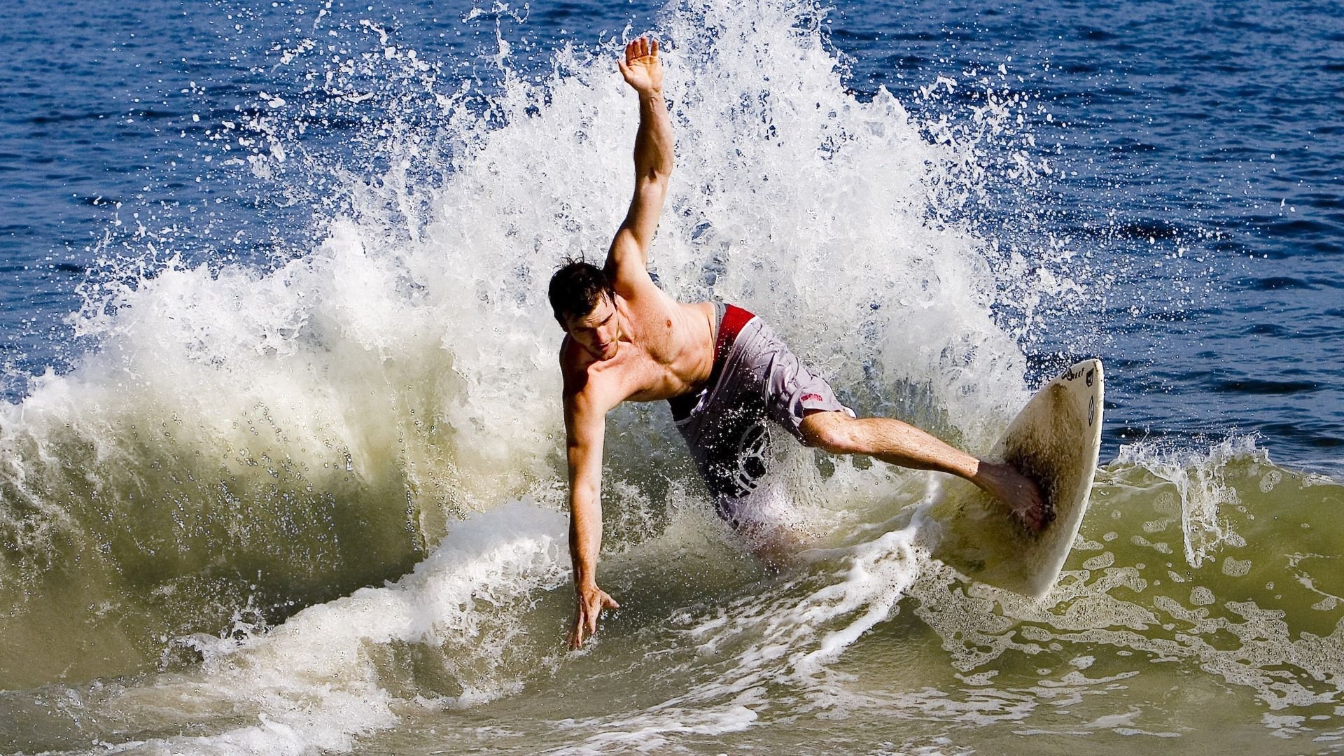 冷门与传奇，日本队横扫葡萄牙，奥恰洛夫高光映照赛场